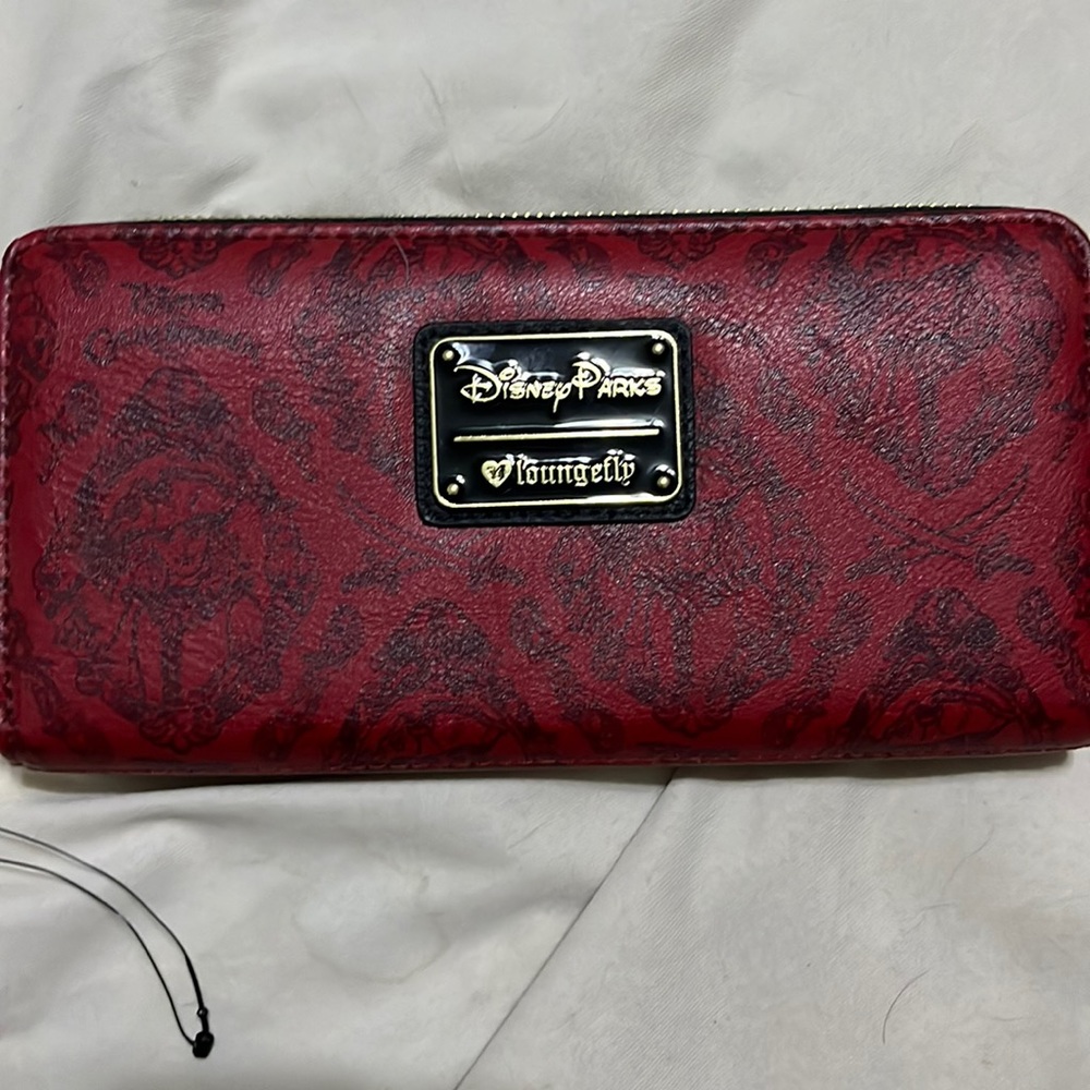 Lounge fly pirates of the Caribbean wallet